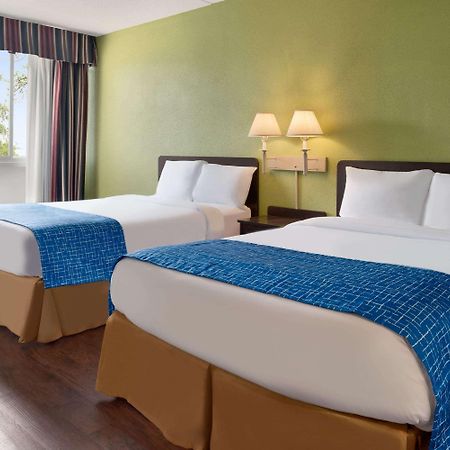 Kautilya Zanesville Hotel Екстериор снимка