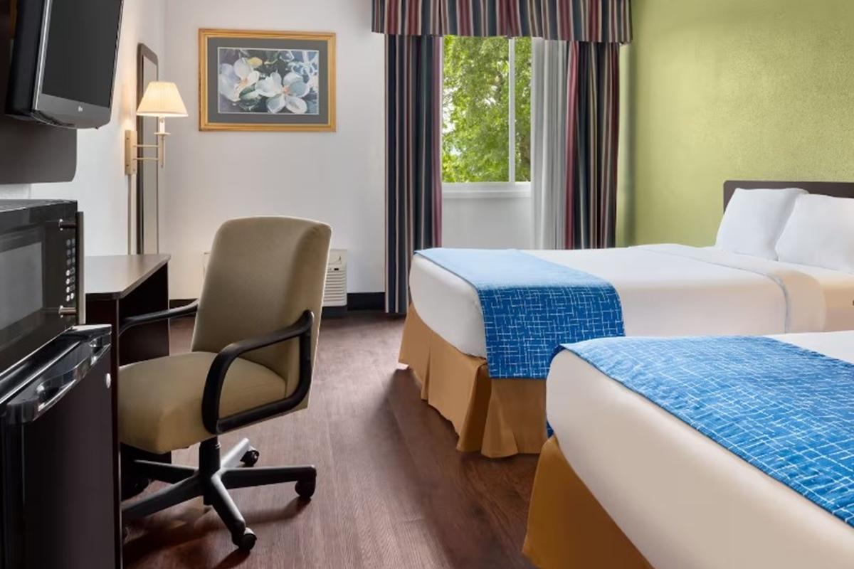 Kautilya Zanesville Hotel Екстериор снимка